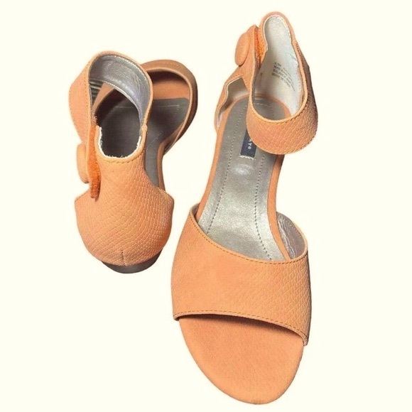 Array Sandals - Picture 2 of 7